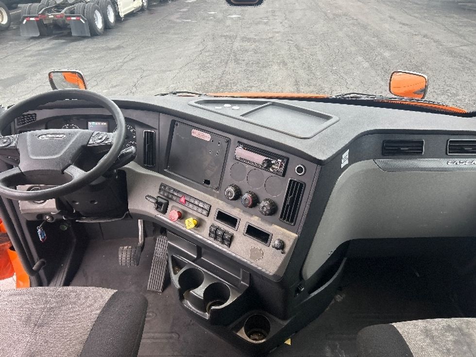 Sleeper Tractor-Heavy Duty Tractors-Freightliner-2019-T11664ST-Obetz-OH-448,611\n\t\tmiles-$ 54,250 - Image 12