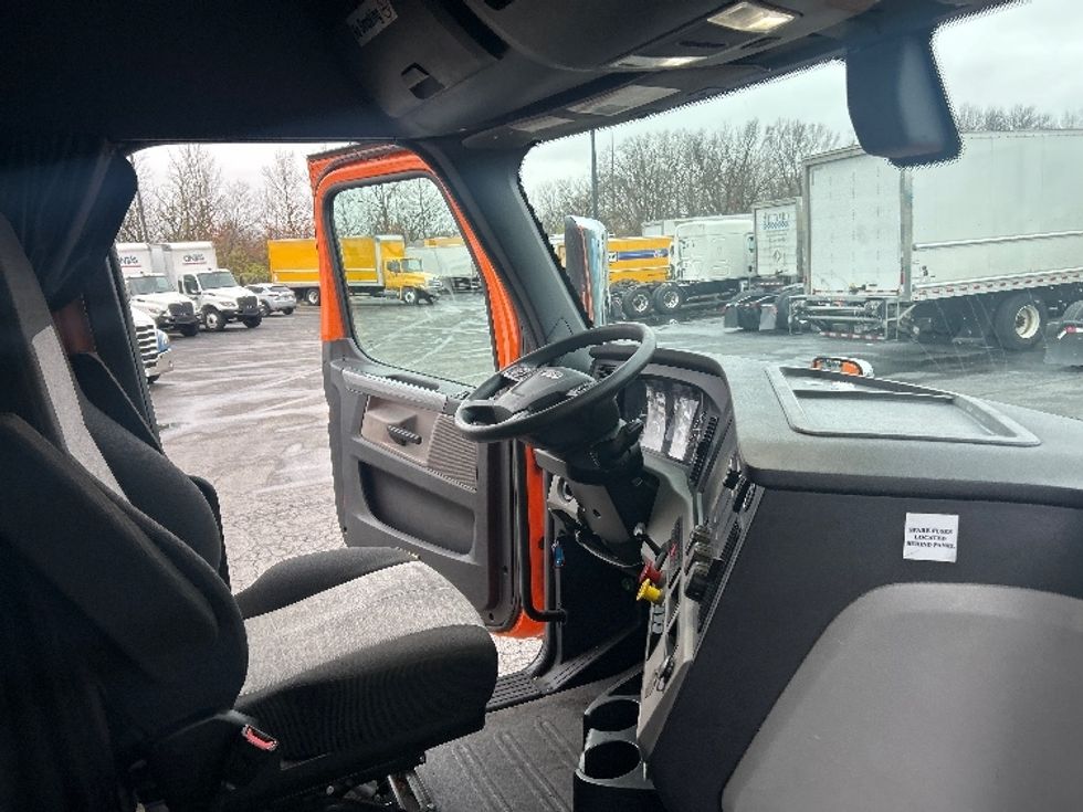 Sleeper Tractor-Heavy Duty Tractors-Freightliner-2019-T11664ST-Obetz-OH-448,611\n\t\tmiles-$ 54,250 - Image 15