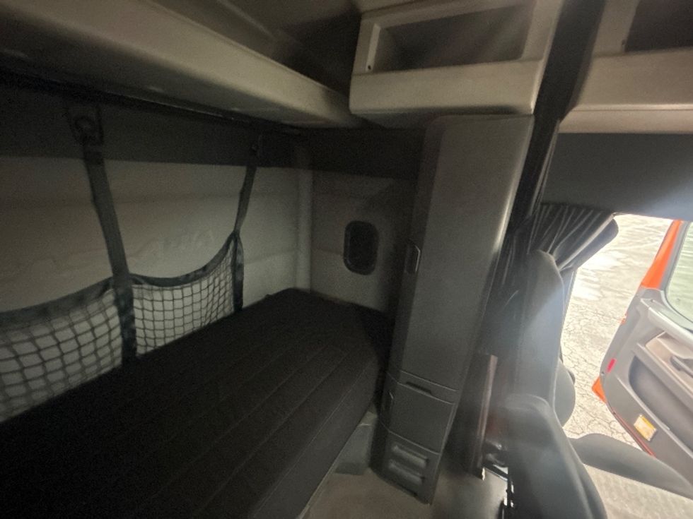 Sleeper Tractor-Heavy Duty Tractors-Freightliner-2019-T11664ST-Obetz-OH-448,611\n\t\tmiles-$ 54,250 - Image 18