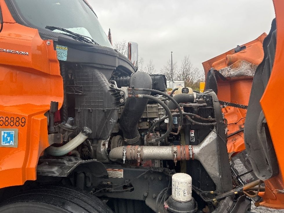 Sleeper Tractor-Heavy Duty Tractors-Freightliner-2019-T11664ST-Obetz-OH-448,611\n\t\tmiles-$ 54,250 - Image 20