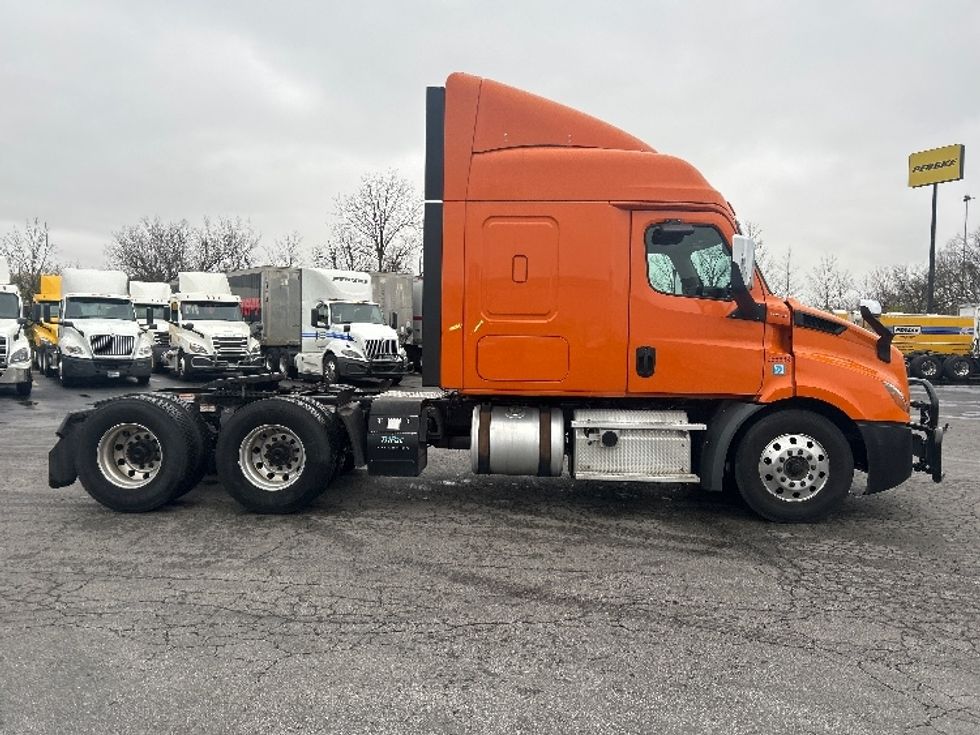 Sleeper Tractor-Heavy Duty Tractors-Freightliner-2019-T11664ST-Obetz-OH-448,611\n\t\tmiles-$ 54,250 - Image 8