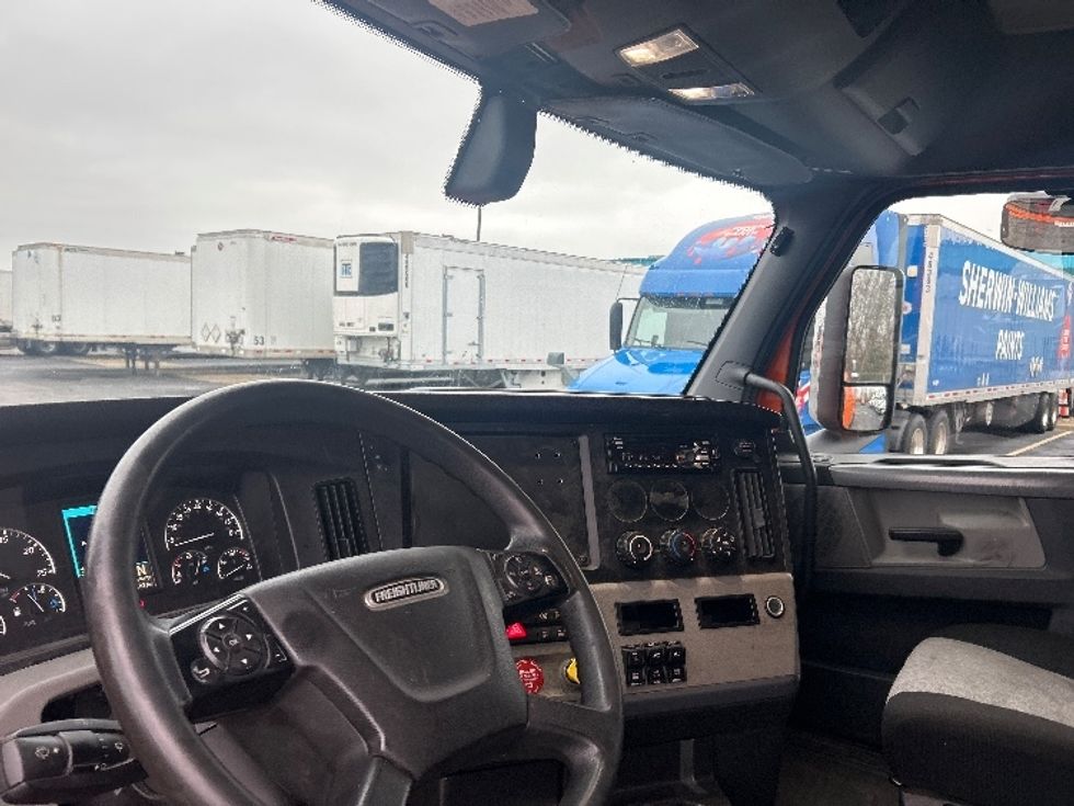 Sleeper Tractor-Heavy Duty Tractors-Freightliner-2019-T11664ST-Obetz-OH-454,558\n\t\tmiles-$ 54,000 - Image 10