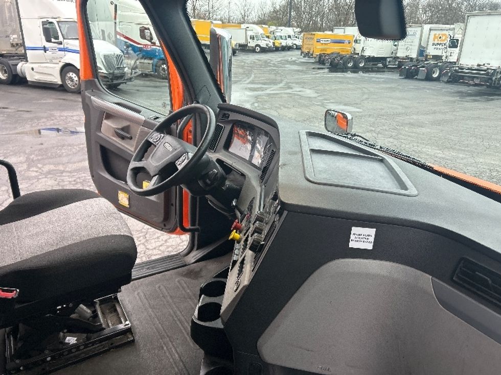 Sleeper Tractor-Heavy Duty Tractors-Freightliner-2019-T11664ST-Obetz-OH-454,558\n\t\tmiles-$ 54,000 - Image 15