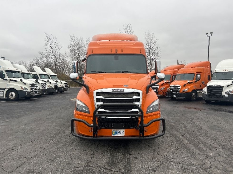 Sleeper Tractor-Heavy Duty Tractors-Freightliner-2019-T11664ST-Obetz-OH-454,558\n\t\tmiles-$ 54,000 - Image 2
