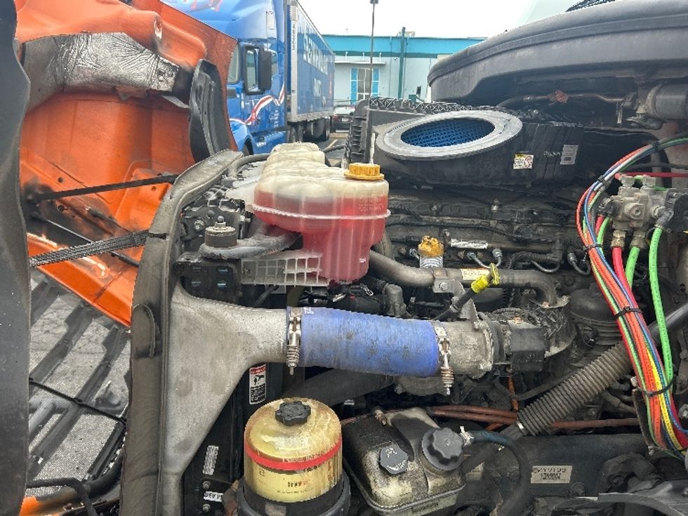 Sleeper Tractor-Heavy Duty Tractors-Freightliner-2019-T11664ST-Obetz-OH-454,558\n\t\tmiles-$ 54,000 - Image 21