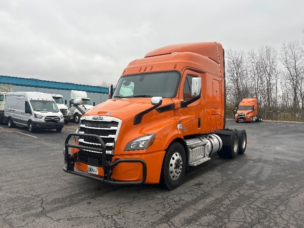 Sleeper Tractor-Heavy Duty Tractors-Freightliner-2019-T11664ST-Obetz-OH-454,558\n\t\tmiles-$ 54,000 - Image 3