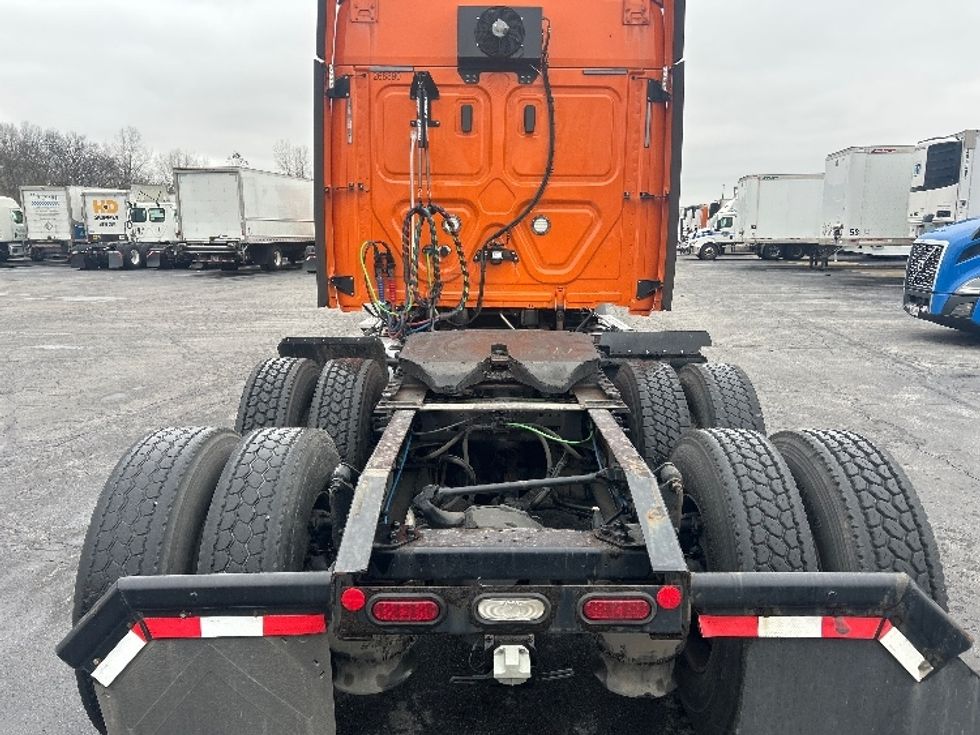 Sleeper Tractor-Heavy Duty Tractors-Freightliner-2019-T11664ST-Obetz-OH-454,558\n\t\tmiles-$ 54,000 - Image 6