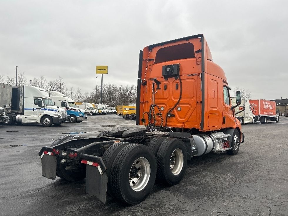 Sleeper Tractor-Heavy Duty Tractors-Freightliner-2019-T11664ST-Obetz-OH-454,558\n\t\tmiles-$ 54,000 - Image 7