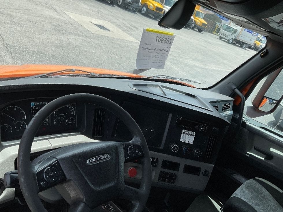 Sleeper Tractor-Heavy Duty Tractors-Freightliner-2019-T11664ST-Orlando-FL-561,787\n\t\tmiles-$ 50,000 - Image 11