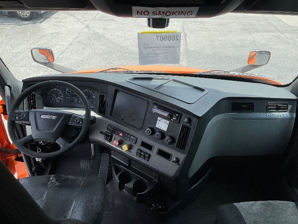 Sleeper Tractor-Heavy Duty Tractors-Freightliner-2019-T11664ST-Orlando-FL-561,787\n\t\tmiles-$ 50,000 - Image 12