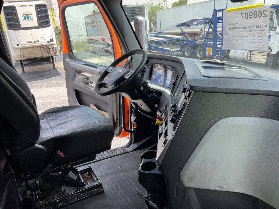 Sleeper Tractor-Heavy Duty Tractors-Freightliner-2019-T11664ST-Orlando-FL-561,787\n\t\tmiles-$ 50,000 - Image 15