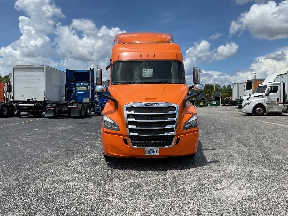 Sleeper Tractor-Heavy Duty Tractors-Freightliner-2019-T11664ST-Orlando-FL-561,787\n\t\tmiles-$ 50,000 - Image 2