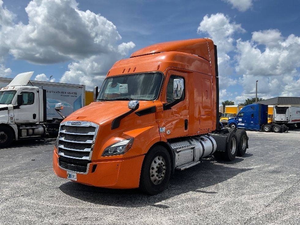 Sleeper Tractor-Heavy Duty Tractors-Freightliner-2019-T11664ST-Orlando-FL-561,787\n\t\tmiles-$ 50,000 - Image 3