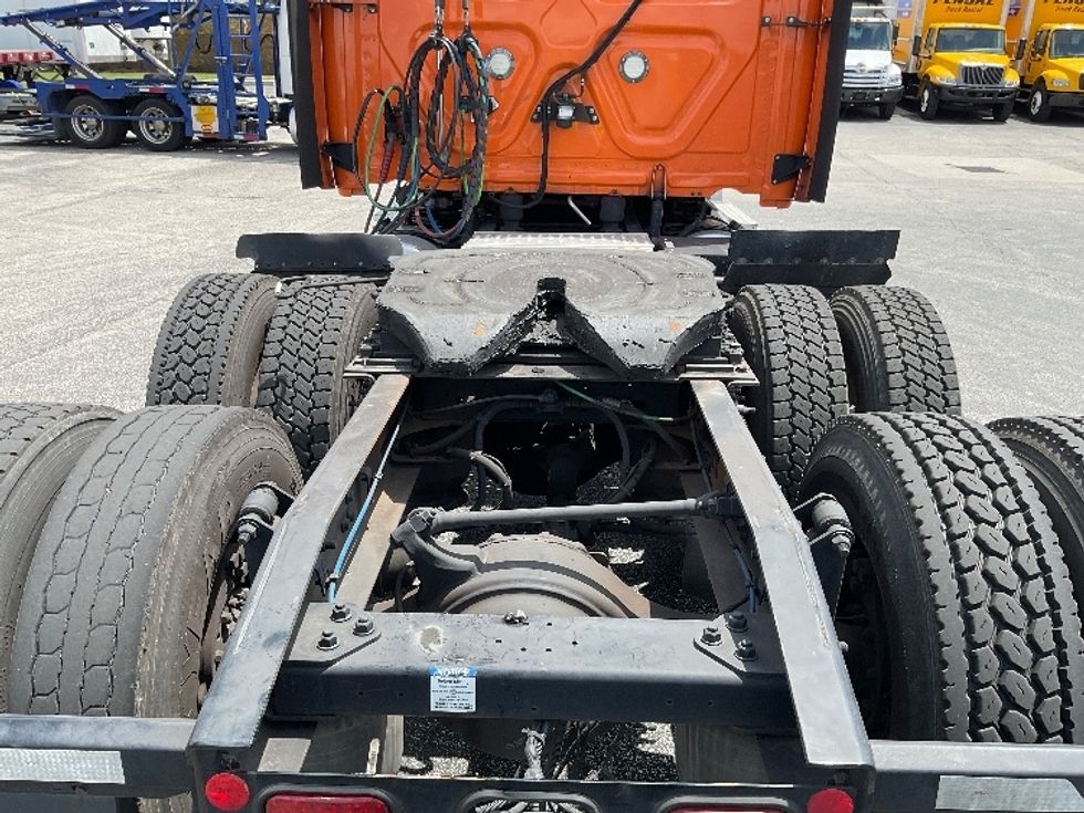 Sleeper Tractor-Heavy Duty Tractors-Freightliner-2019-T11664ST-Orlando-FL-561,787\n\t\tmiles-$ 50,000 - Image 6