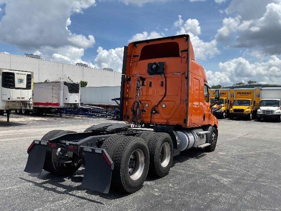 Sleeper Tractor-Heavy Duty Tractors-Freightliner-2019-T11664ST-Orlando-FL-561,787\n\t\tmiles-$ 50,000 - Image 7
