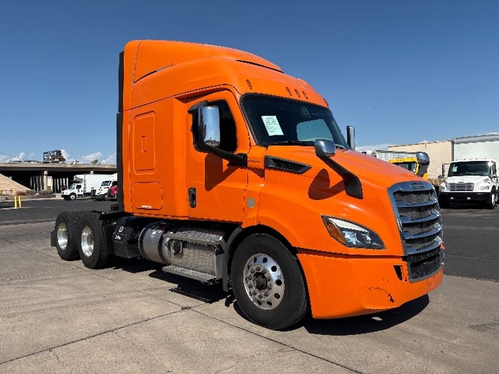 Sleeper Tractor-Heavy Duty Tractors-Freightliner-2019-T11664ST-Phoenix-AZ-540,735\n\t\tmiles-$ 55,250 - Image 1