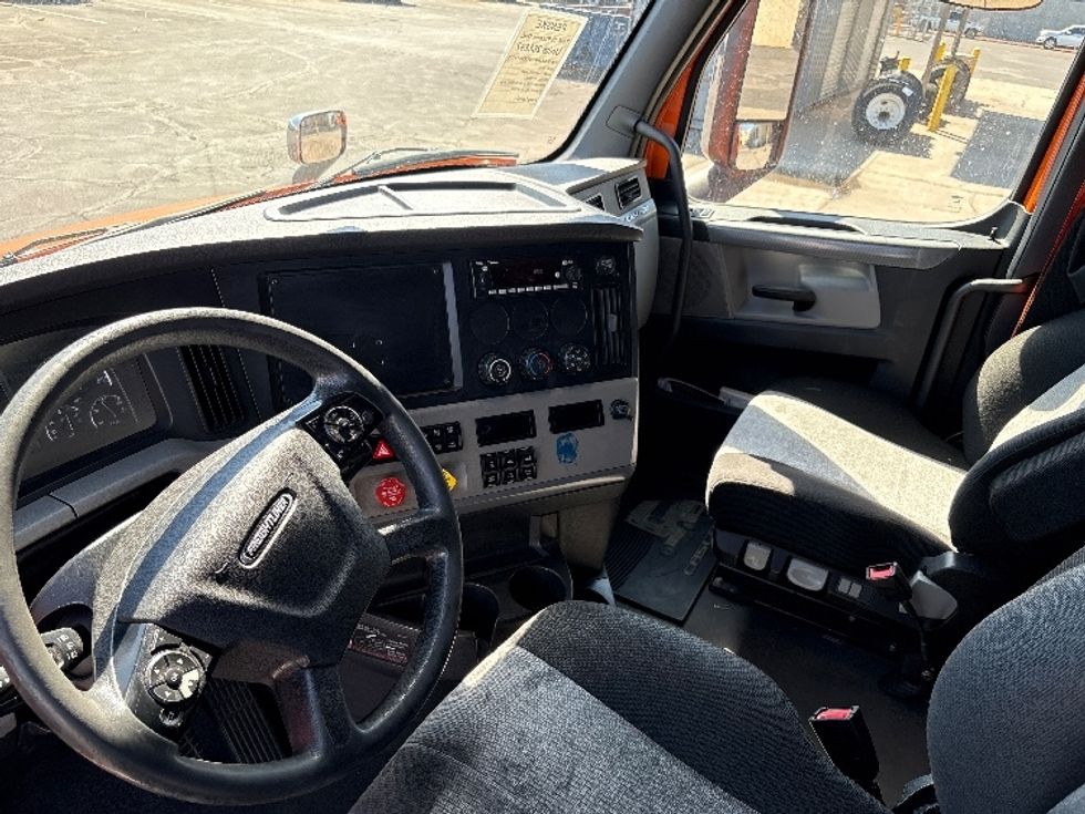 Sleeper Tractor-Heavy Duty Tractors-Freightliner-2019-T11664ST-Phoenix-AZ-540,735\n\t\tmiles-$ 55,250 - Image 10