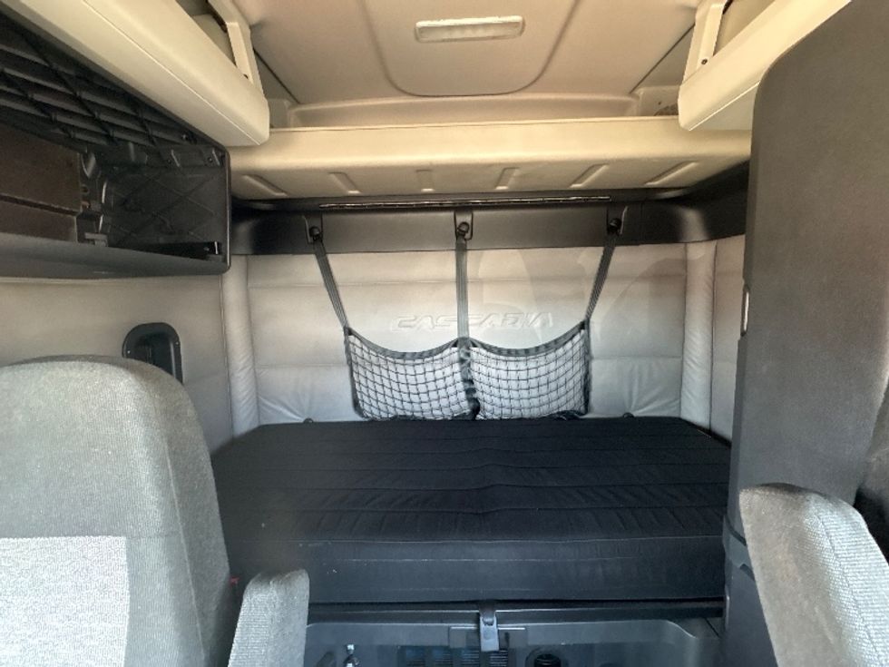 Sleeper Tractor-Heavy Duty Tractors-Freightliner-2019-T11664ST-Phoenix-AZ-540,735\n\t\tmiles-$ 55,250 - Image 16