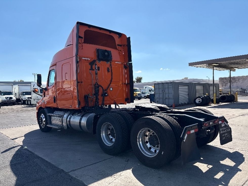 Sleeper Tractor-Heavy Duty Tractors-Freightliner-2019-T11664ST-Phoenix-AZ-540,735\n\t\tmiles-$ 55,250 - Image 5
