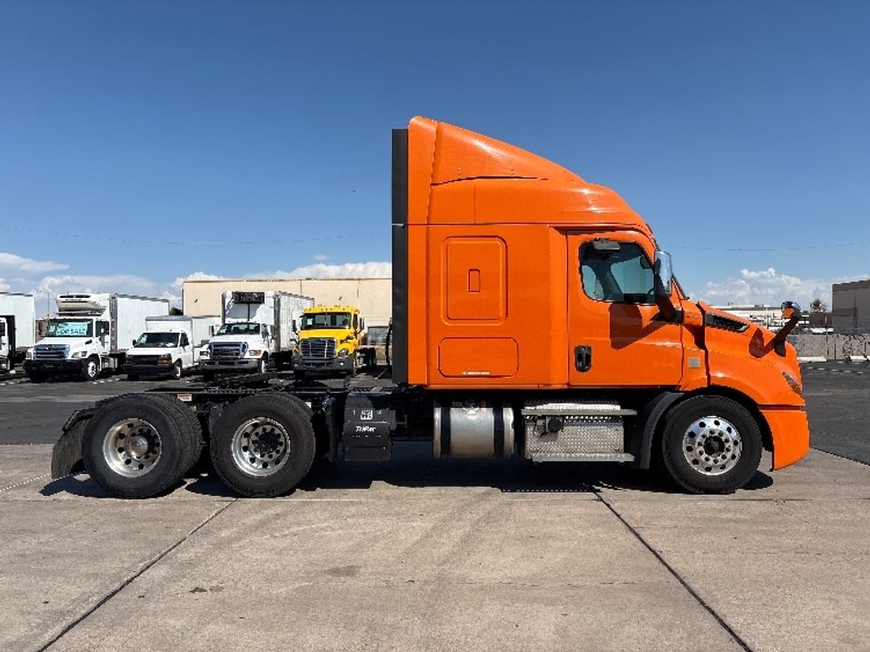 Sleeper Tractor-Heavy Duty Tractors-Freightliner-2019-T11664ST-Phoenix-AZ-540,735\n\t\tmiles-$ 55,250 - Image 8