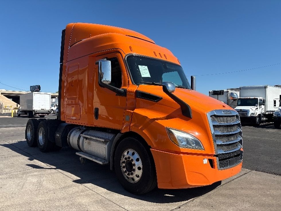 Sleeper Tractor-Heavy Duty Tractors-Freightliner-2019-T11664ST-Phoenix-AZ-543,758\n\t\tmiles-$ 54,000 - Image 1
