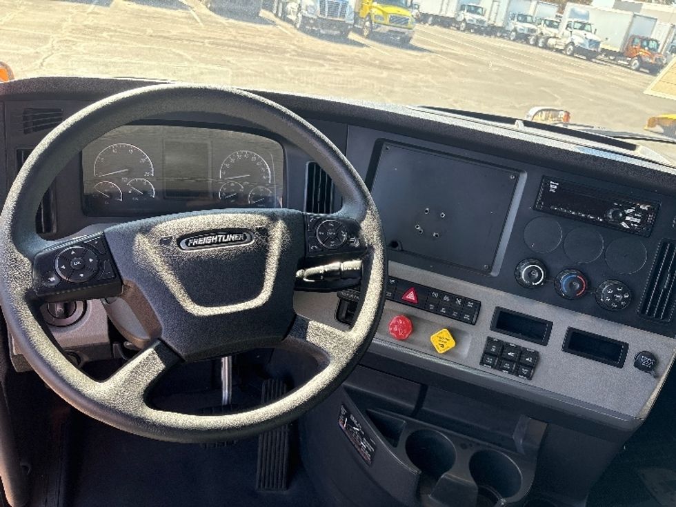 Sleeper Tractor-Heavy Duty Tractors-Freightliner-2019-T11664ST-Phoenix-AZ-543,758\n\t\tmiles-$ 54,000 - Image 11