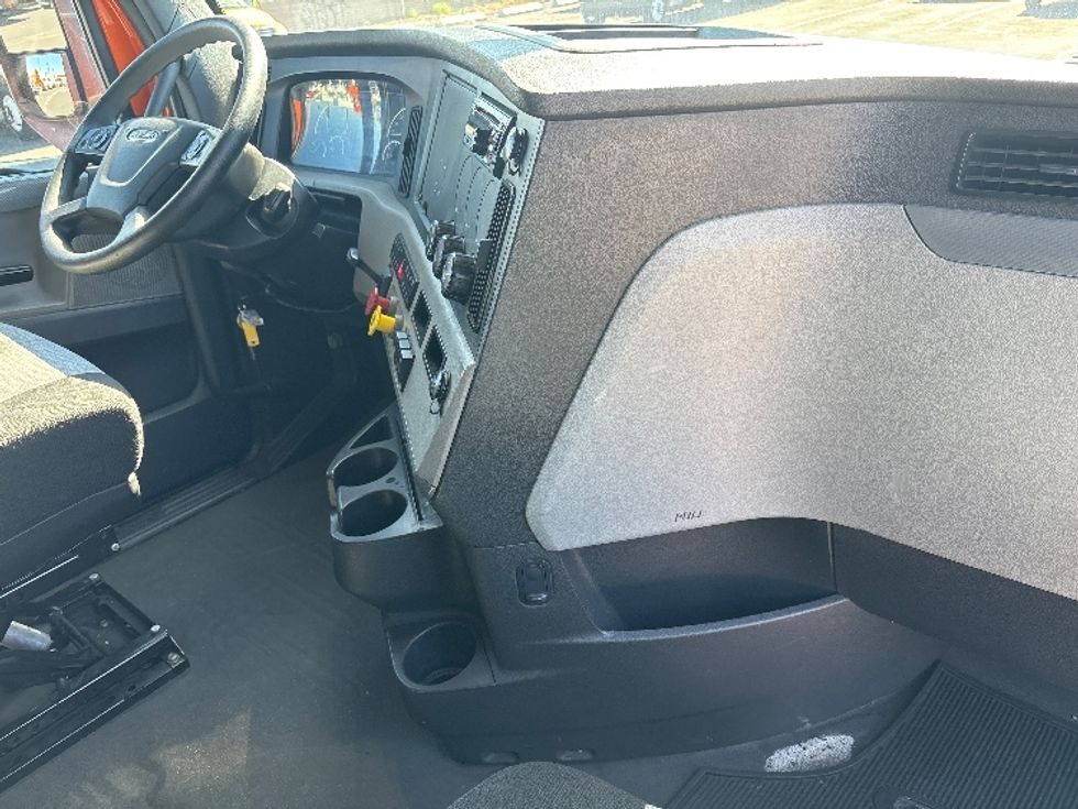 Sleeper Tractor-Heavy Duty Tractors-Freightliner-2019-T11664ST-Phoenix-AZ-543,758\n\t\tmiles-$ 54,000 - Image 15