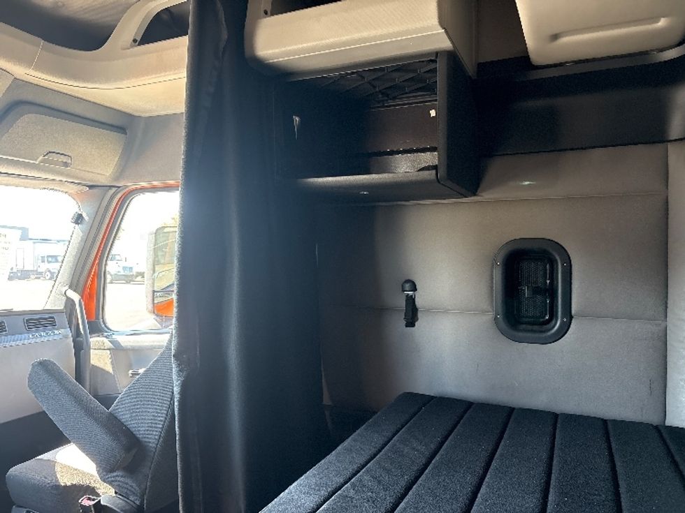 Sleeper Tractor-Heavy Duty Tractors-Freightliner-2019-T11664ST-Phoenix-AZ-543,758\n\t\tmiles-$ 54,000 - Image 19