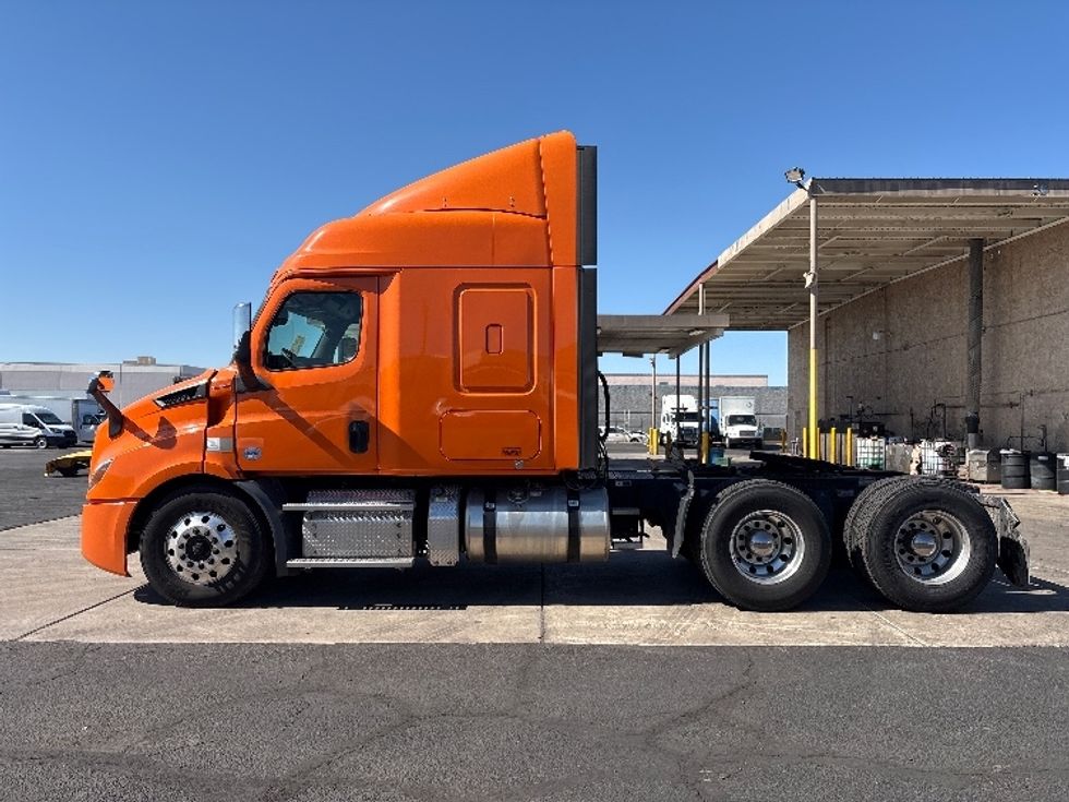 Sleeper Tractor-Heavy Duty Tractors-Freightliner-2019-T11664ST-Phoenix-AZ-543,758\n\t\tmiles-$ 54,000 - Image 4