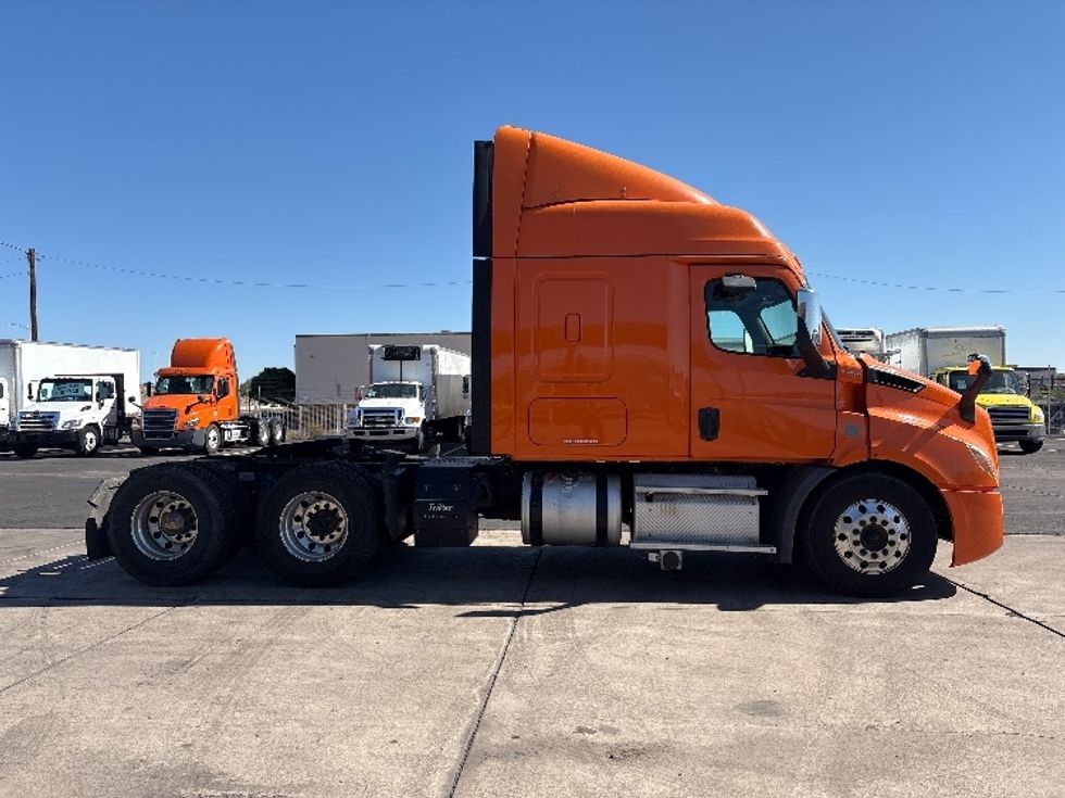 Sleeper Tractor-Heavy Duty Tractors-Freightliner-2019-T11664ST-Phoenix-AZ-543,758\n\t\tmiles-$ 54,000 - Image 8