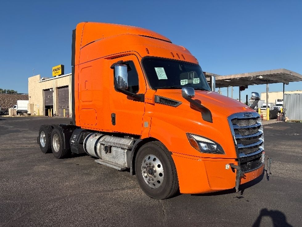 Sleeper Tractor-Heavy Duty Tractors-Freightliner-2019-T11664ST-Phoenix-AZ-557,355\n\t\tmiles-$ 54,250 - Image 1
