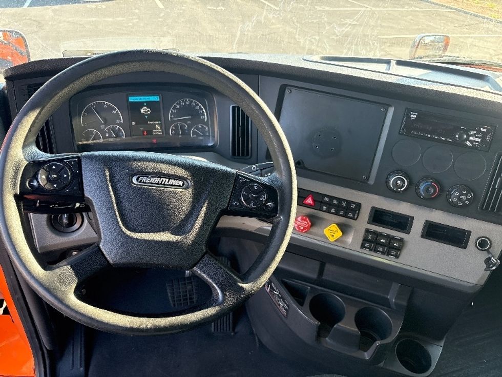 Sleeper Tractor-Heavy Duty Tractors-Freightliner-2019-T11664ST-Phoenix-AZ-557,355\n\t\tmiles-$ 54,250 - Image 11