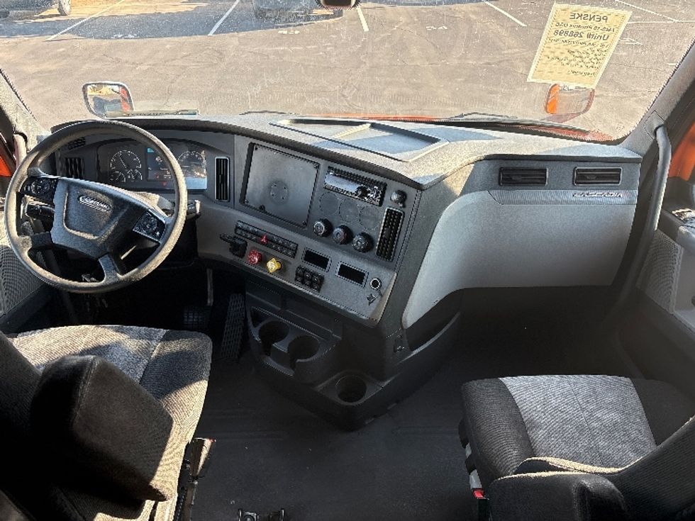 Sleeper Tractor-Heavy Duty Tractors-Freightliner-2019-T11664ST-Phoenix-AZ-557,355\n\t\tmiles-$ 54,250 - Image 12