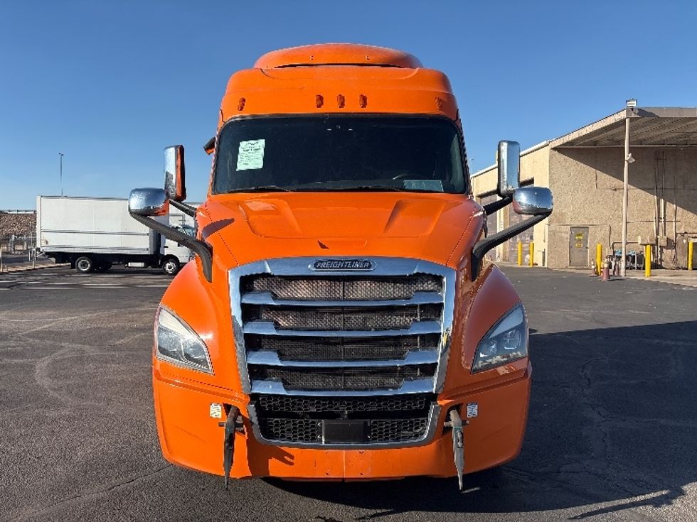 Sleeper Tractor-Heavy Duty Tractors-Freightliner-2019-T11664ST-Phoenix-AZ-557,355\n\t\tmiles-$ 54,250 - Image 2