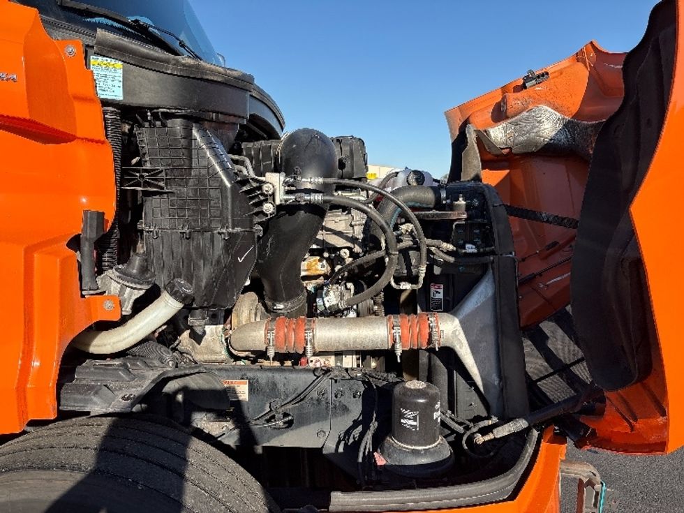 Sleeper Tractor-Heavy Duty Tractors-Freightliner-2019-T11664ST-Phoenix-AZ-557,355\n\t\tmiles-$ 54,250 - Image 20