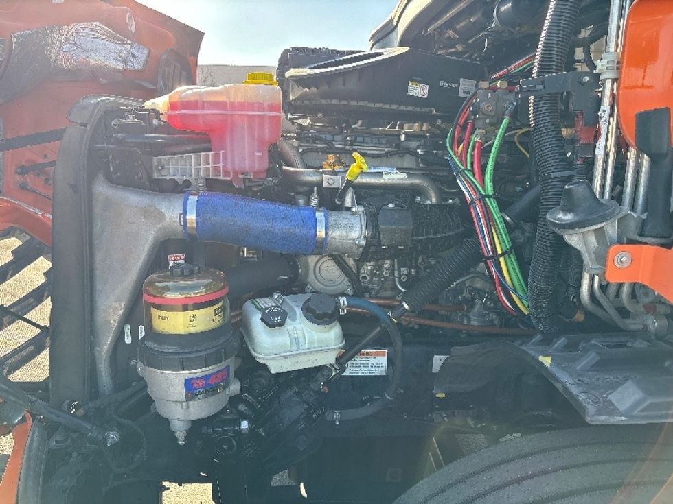 Sleeper Tractor-Heavy Duty Tractors-Freightliner-2019-T11664ST-Phoenix-AZ-557,355\n\t\tmiles-$ 54,250 - Image 21