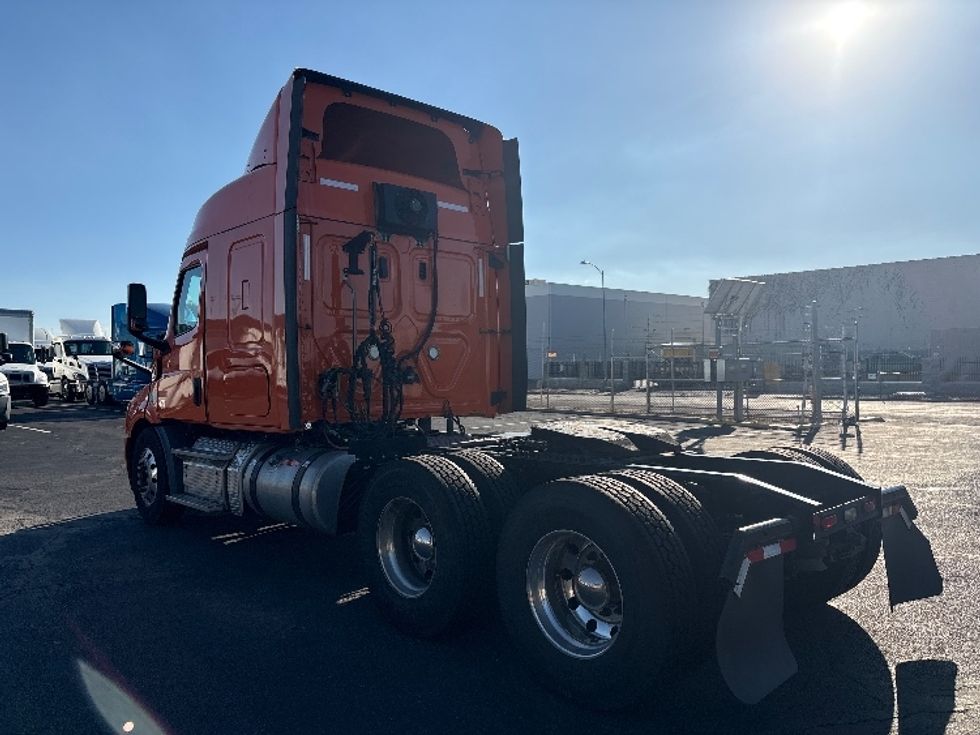 Sleeper Tractor-Heavy Duty Tractors-Freightliner-2019-T11664ST-Phoenix-AZ-557,355\n\t\tmiles-$ 54,250 - Image 5