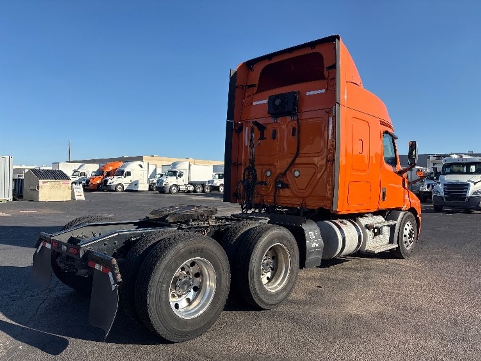 Sleeper Tractor-Heavy Duty Tractors-Freightliner-2019-T11664ST-Phoenix-AZ-557,355\n\t\tmiles-$ 54,250 - Image 7