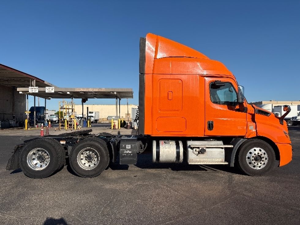 Sleeper Tractor-Heavy Duty Tractors-Freightliner-2019-T11664ST-Phoenix-AZ-557,355\n\t\tmiles-$ 54,250 - Image 8