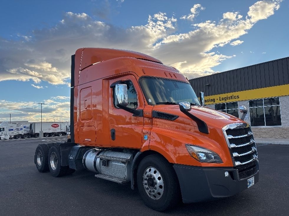 Sleeper Tractor-Heavy Duty Tractors-Freightliner-2019-T11664ST-Phoenix-AZ-560,336\n\t\tmiles-$ 53,000 - Image 1