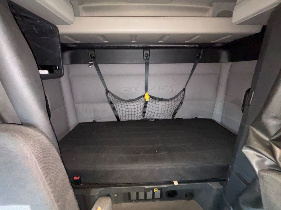 Sleeper Tractor-Heavy Duty Tractors-Freightliner-2019-T11664ST-Phoenix-AZ-560,336\n\t\tmiles-$ 53,000 - Image 16