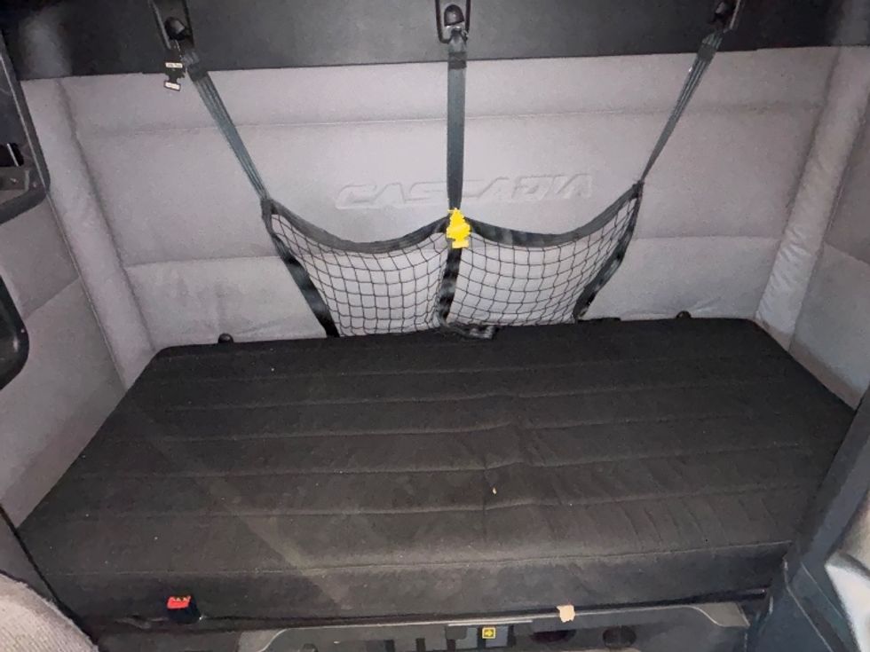 Sleeper Tractor-Heavy Duty Tractors-Freightliner-2019-T11664ST-Phoenix-AZ-560,336\n\t\tmiles-$ 53,000 - Image 17