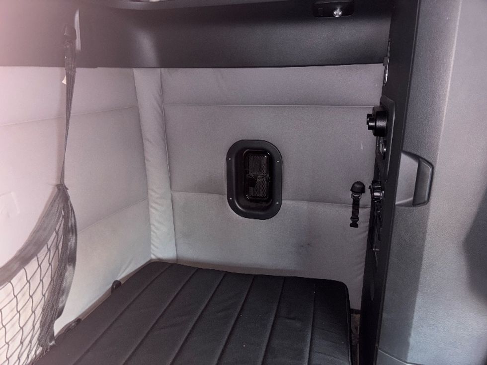 Sleeper Tractor-Heavy Duty Tractors-Freightliner-2019-T11664ST-Phoenix-AZ-560,336\n\t\tmiles-$ 53,000 - Image 18