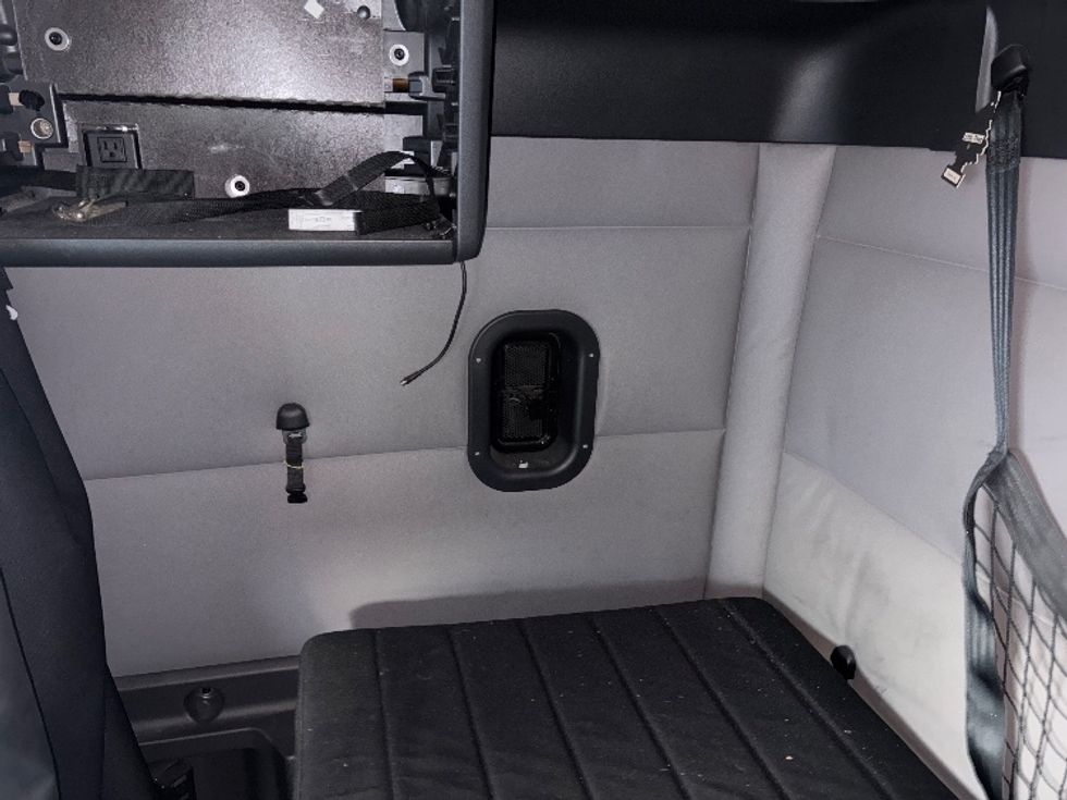 Sleeper Tractor-Heavy Duty Tractors-Freightliner-2019-T11664ST-Phoenix-AZ-560,336\n\t\tmiles-$ 53,000 - Image 19