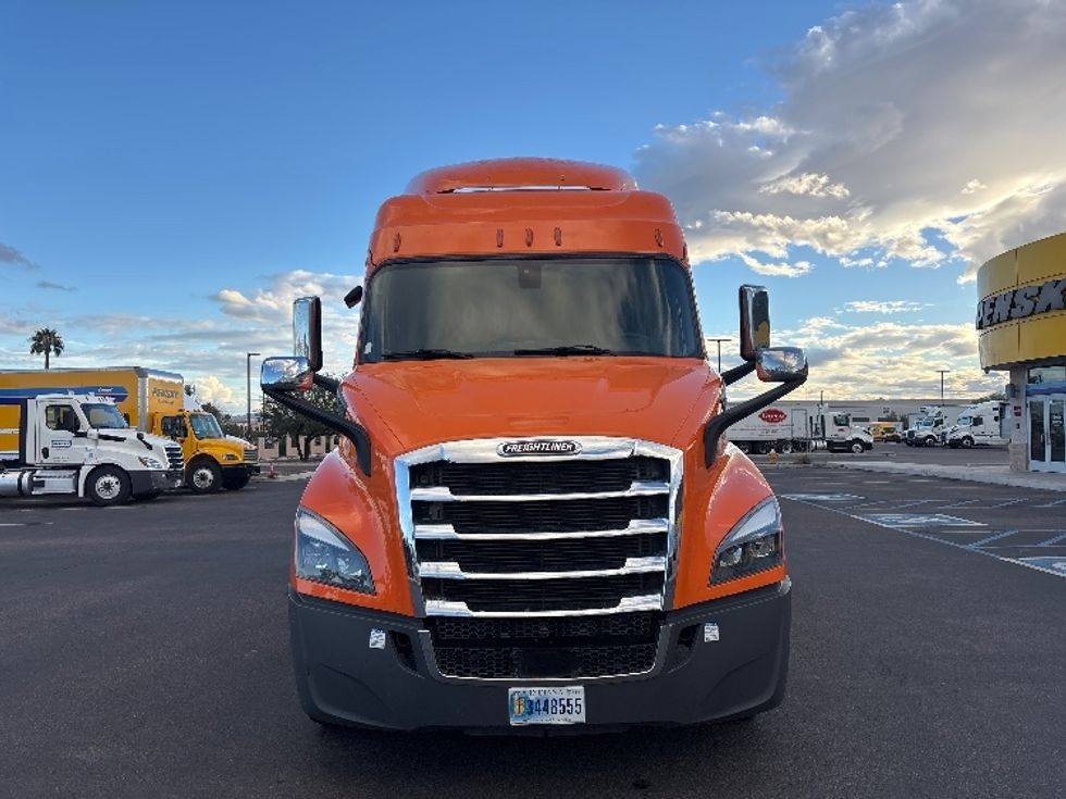 Sleeper Tractor-Heavy Duty Tractors-Freightliner-2019-T11664ST-Phoenix-AZ-560,336\n\t\tmiles-$ 53,000 - Image 2