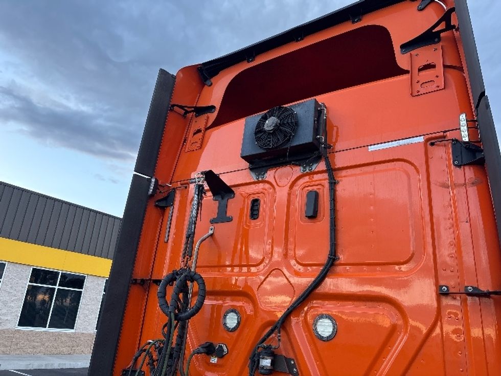 Sleeper Tractor-Heavy Duty Tractors-Freightliner-2019-T11664ST-Phoenix-AZ-560,336\n\t\tmiles-$ 53,000 - Image 22