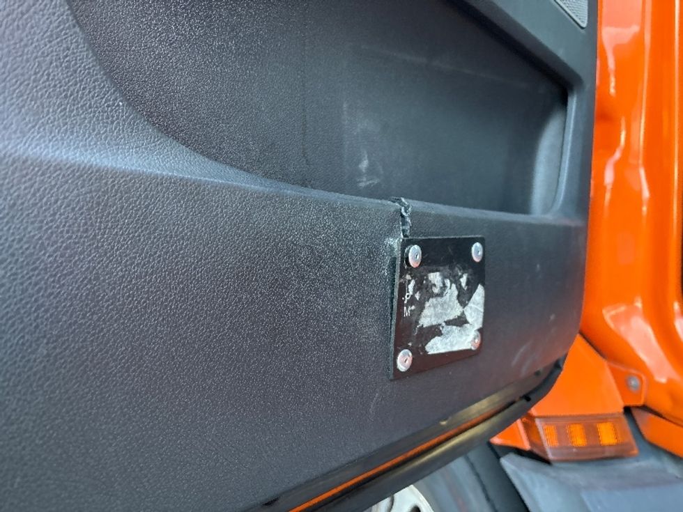 Sleeper Tractor-Heavy Duty Tractors-Freightliner-2019-T11664ST-Phoenix-AZ-560,336\n\t\tmiles-$ 53,000 - Image 23