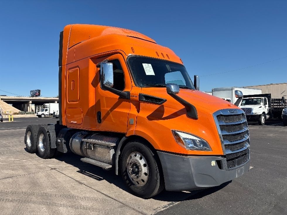 Sleeper Tractor-Heavy Duty Tractors-Freightliner-2019-T11664ST-Phoenix-AZ-565,504\n\t\tmiles-$ 52,750 - Image 1