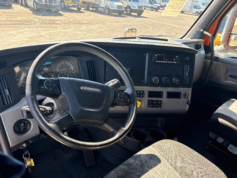 Sleeper Tractor-Heavy Duty Tractors-Freightliner-2019-T11664ST-Phoenix-AZ-565,504\n\t\tmiles-$ 52,750 - Image 10