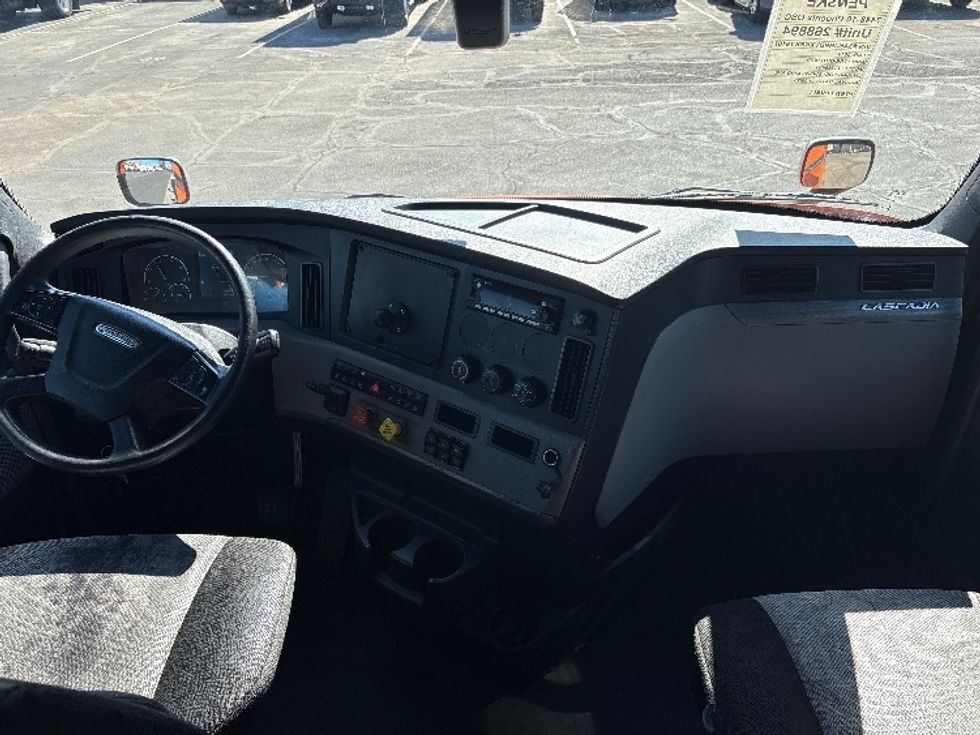 Sleeper Tractor-Heavy Duty Tractors-Freightliner-2019-T11664ST-Phoenix-AZ-565,504\n\t\tmiles-$ 52,750 - Image 12
